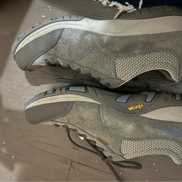 Dansko “paisley” Women's Light Gray Sneakers - Picture 5 of 9